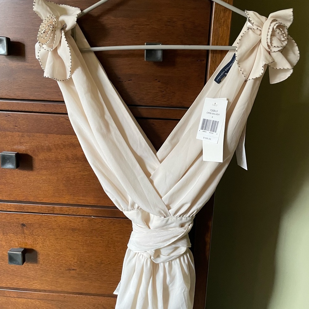 NWT French Connection beautiful sleeveless blouse size 4